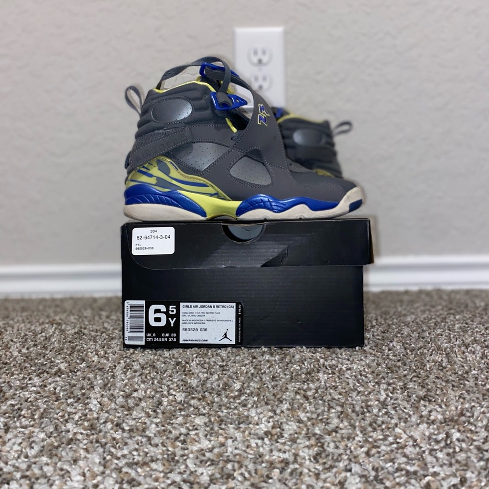 Girls Jordan retro 8